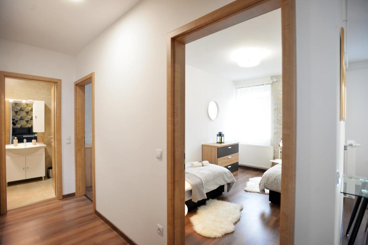 One Luxury Suites 埃格尔 外观 照片