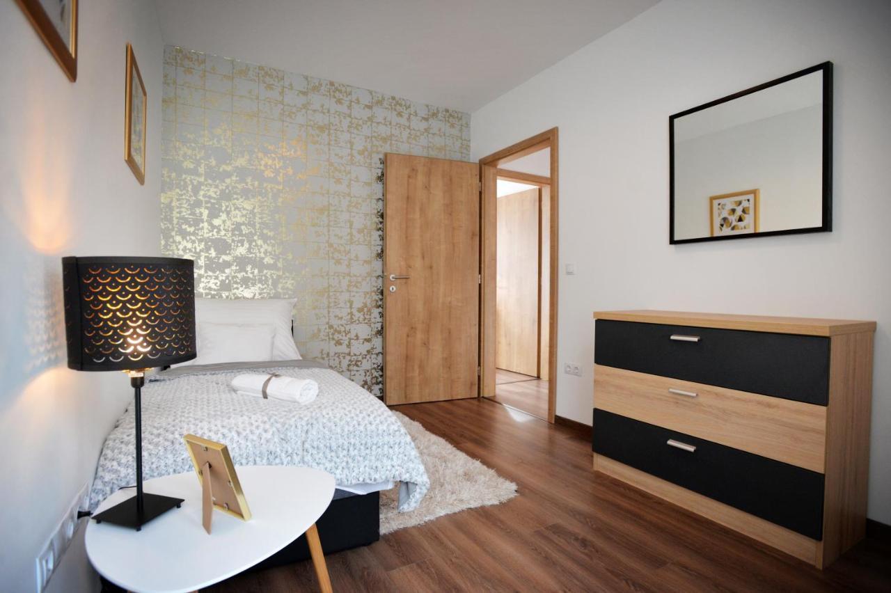 One Luxury Suites 埃格尔 外观 照片