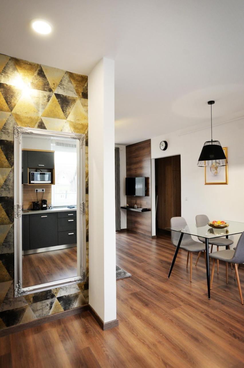 One Luxury Suites 埃格尔 外观 照片